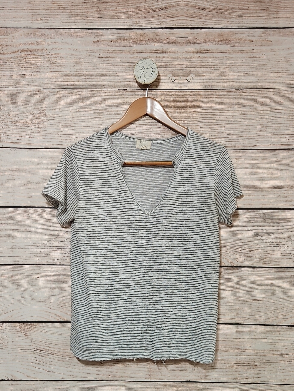 💟 PST Striped V-Neck Short Sleeve Top - Gray/White Medium